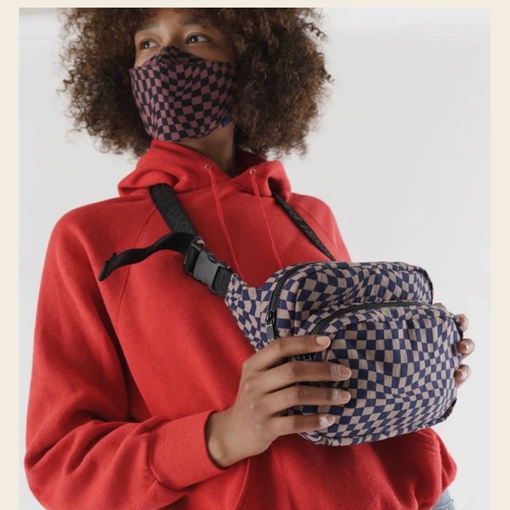 NWT BAGGU Fanny Pack in Indigo Trippy Checker